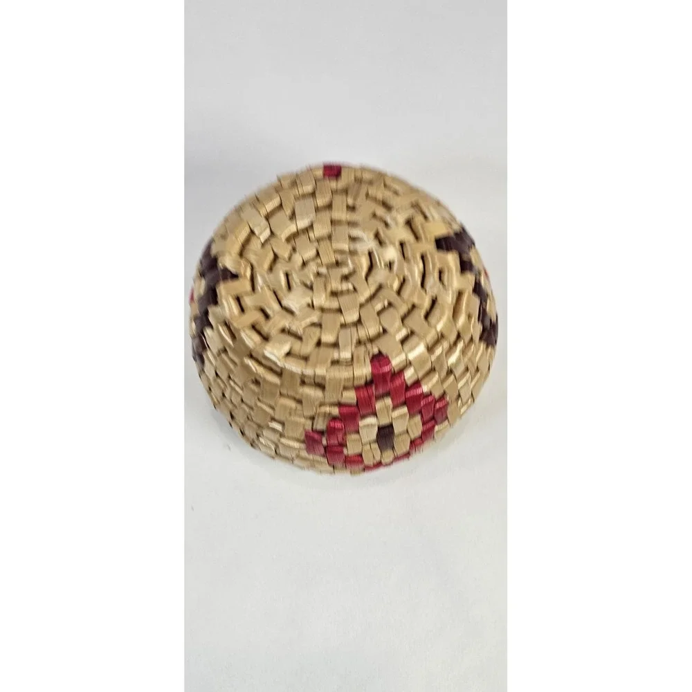 Handmade‎ Wicker/Raffia Lidded Basket Small Round Jewelry Trinket Storage